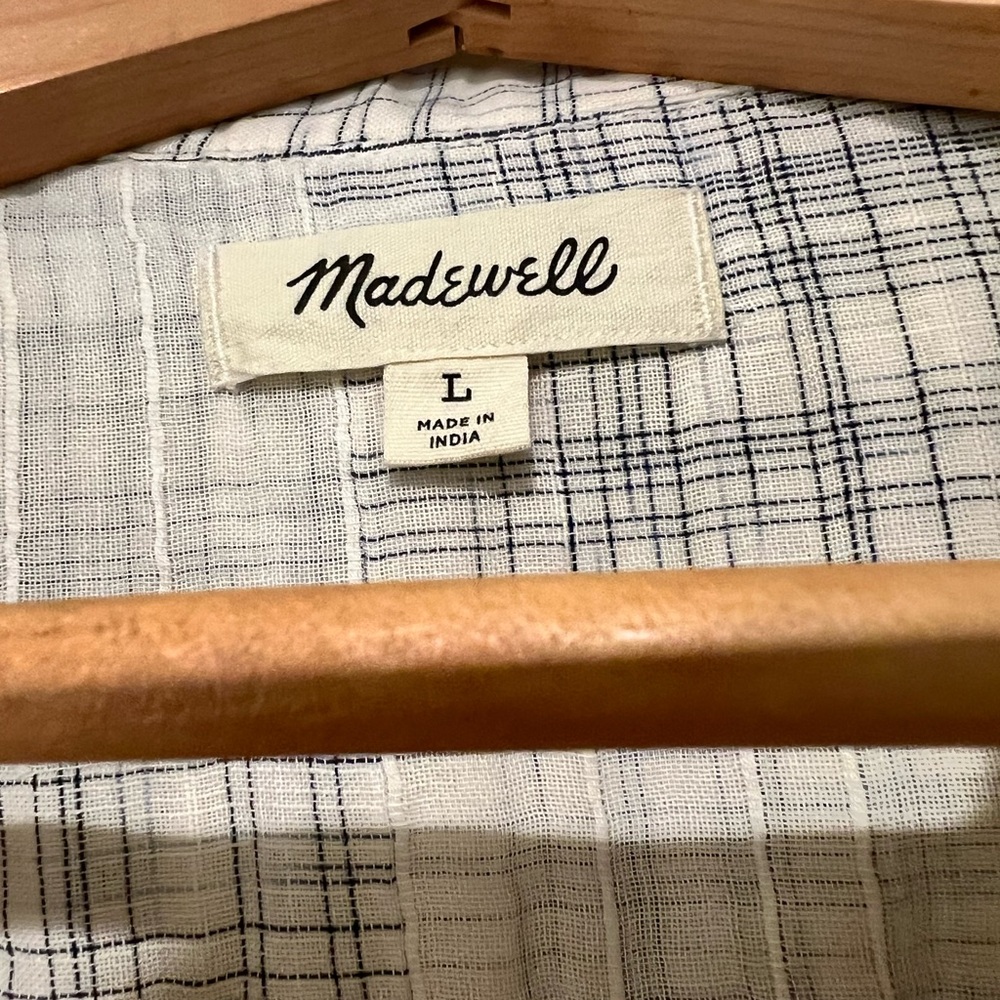 Madewell Men’s Madras beige and Navy casual button up. 100% Cotton. Size L.